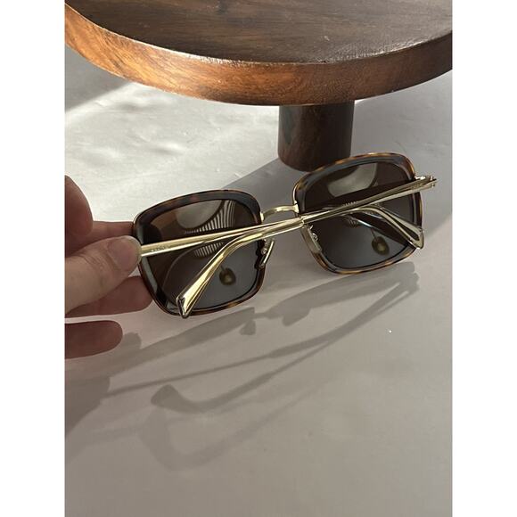 Celine cl40202u 52e Gold and Tortoise Square Frame Sunglasses 53 24 145 main image 10